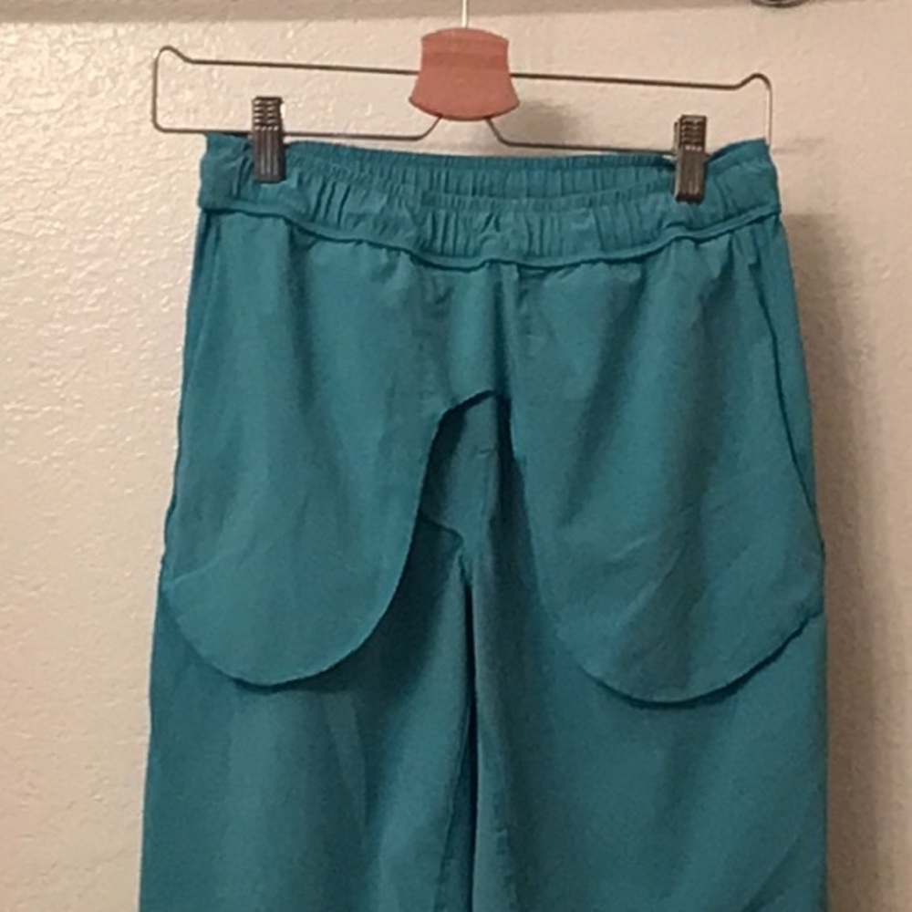 Men’s Lululemon workout shorts - Picture 4 of 4